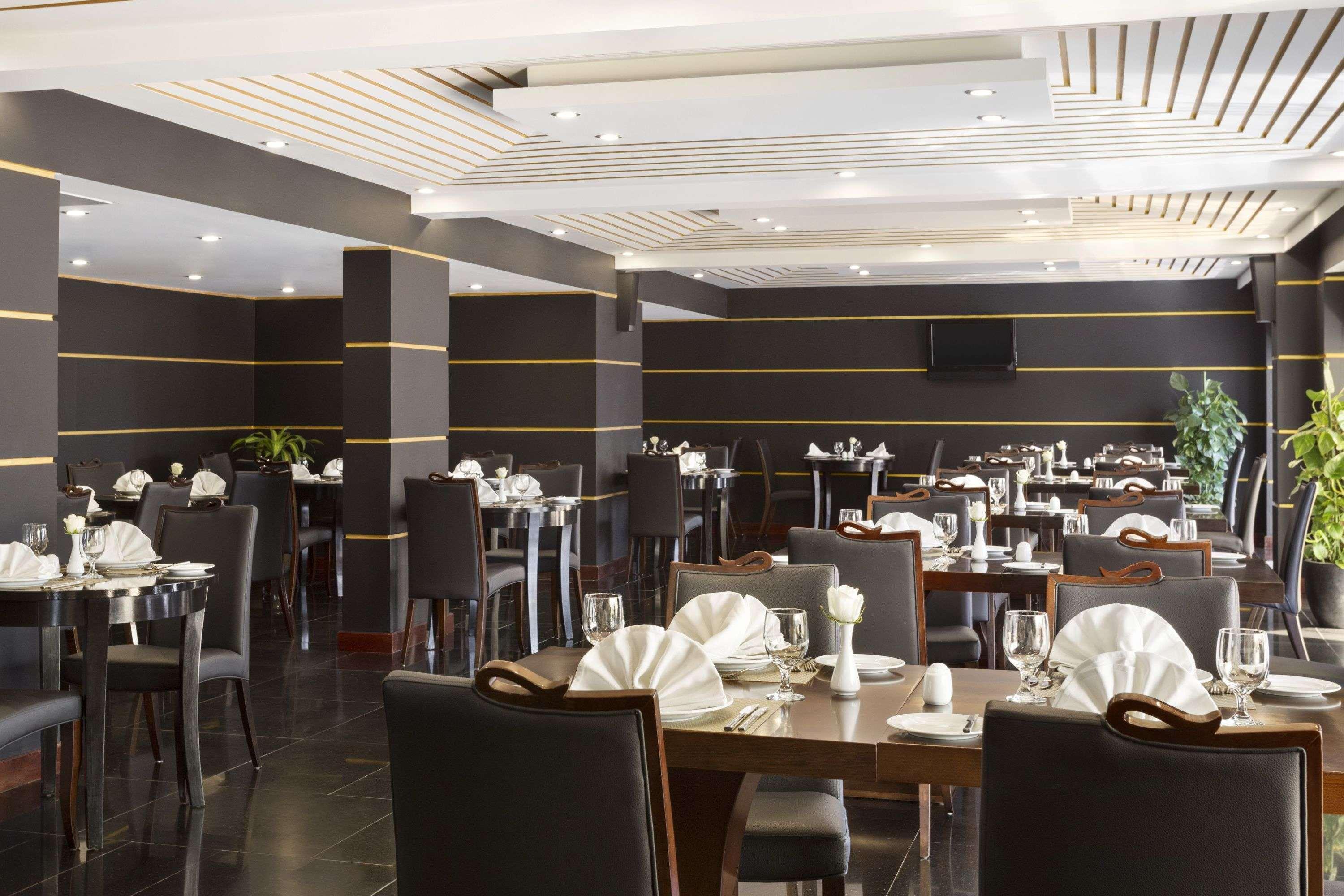 Hotel Ramada Qurum Beach Hotel 4*