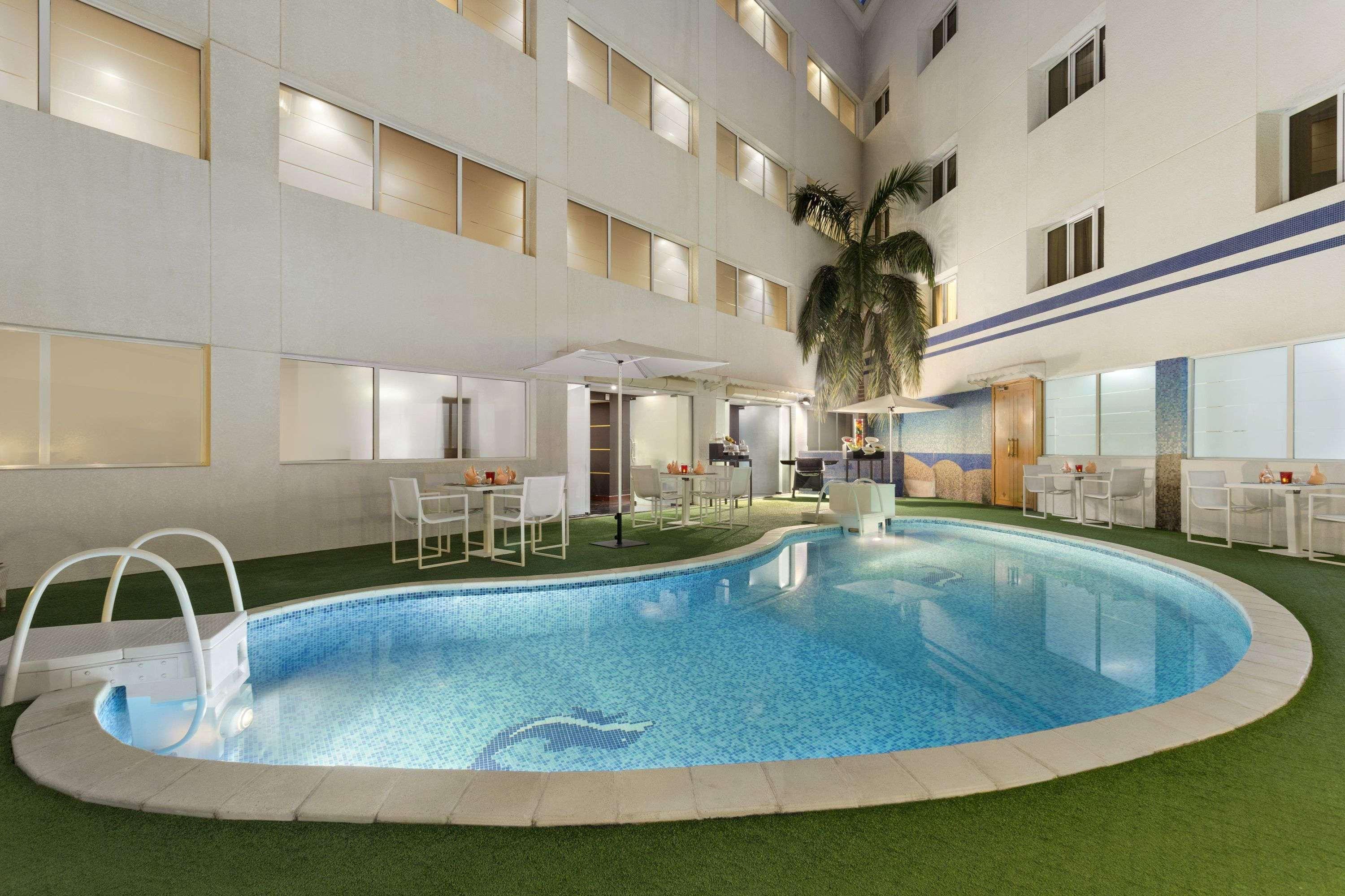 Hotel Ramada Qurum Beach Hotel 4*