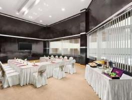 Ramada Qurum Beach Hotel 4*