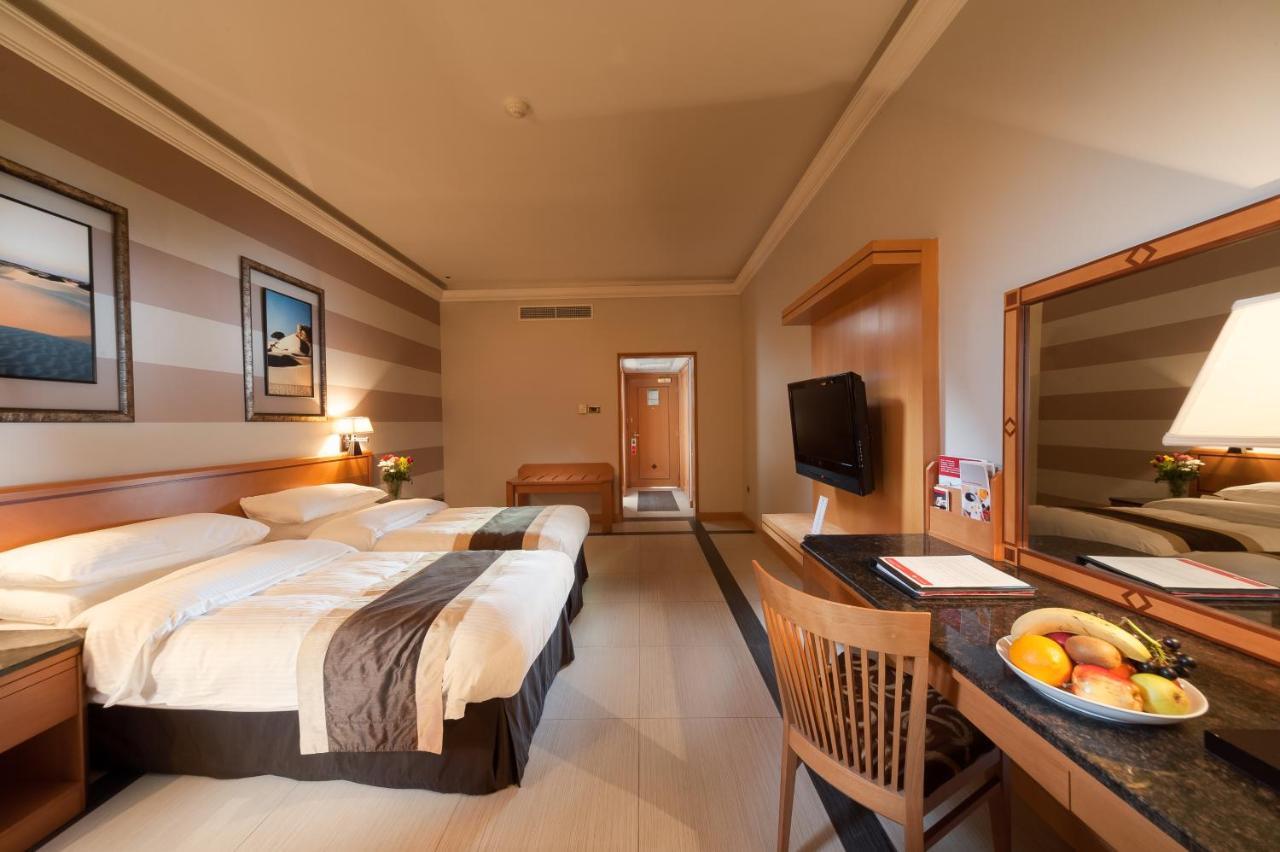 Ramada Qurum Beach Hotel Hotel Muscat